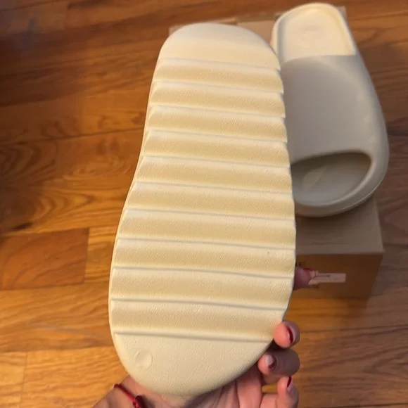 Yeezy flats shoes - Picture 4 of 4